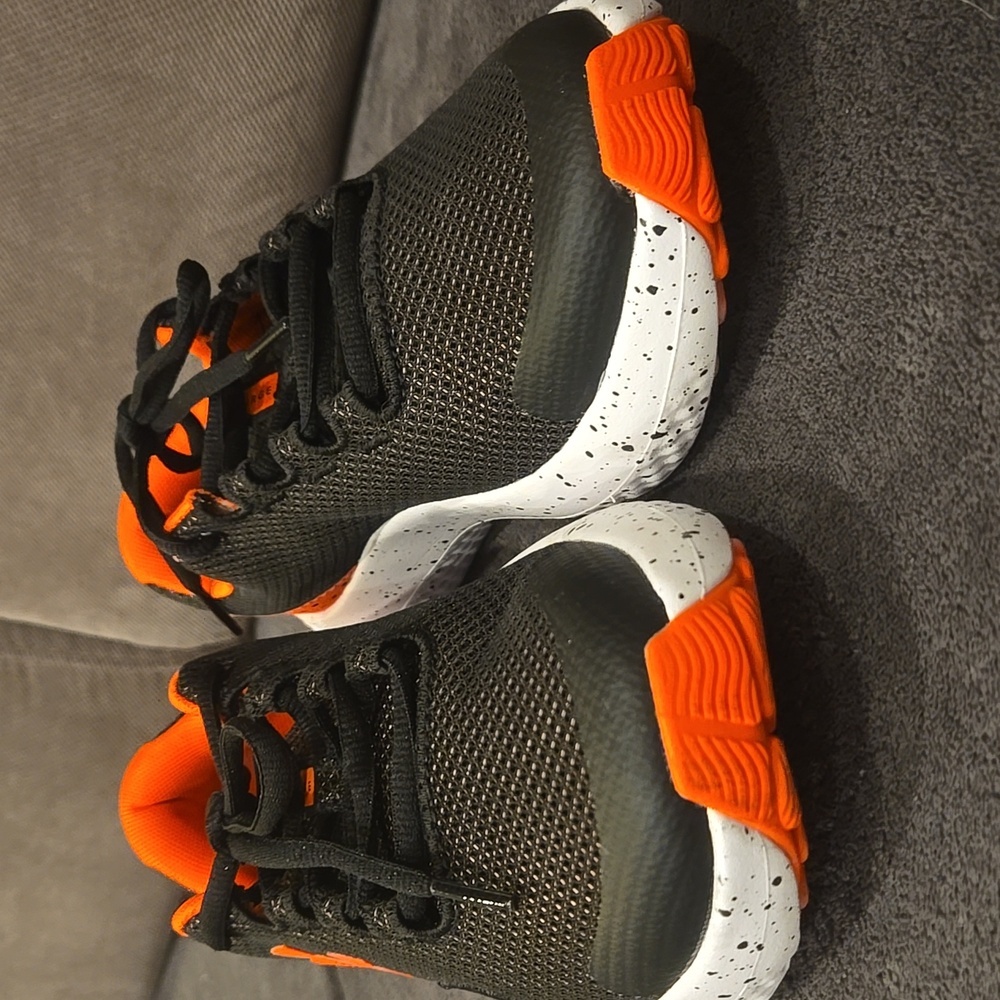 Under Armour BGS Surge 4 Training Running Shoes Kids Sz 7Y - Picture 6 of 13